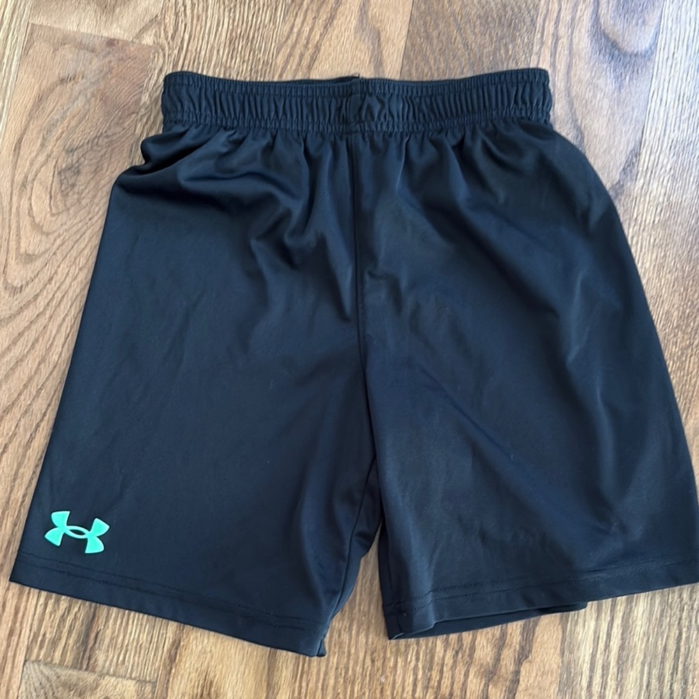 Under Armour boys Black Shorts